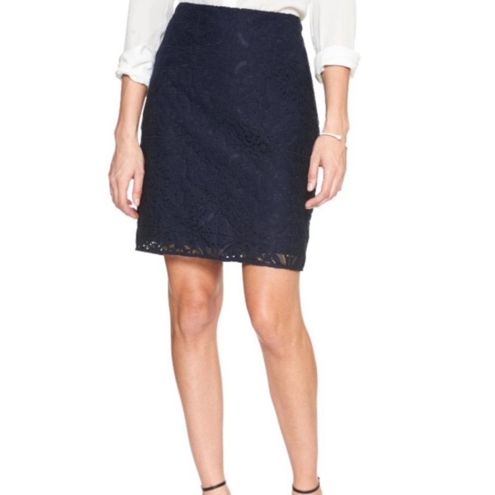 Banana Republic Navy Lace Pencil Skirt Petite 2 Elegant Floral Eyelet Overlay